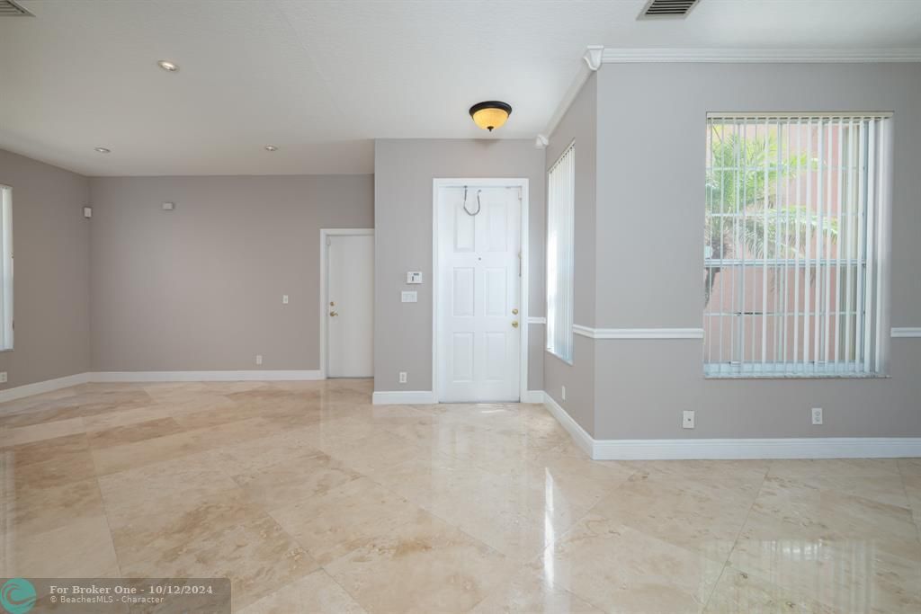 Active With Contract: $3,800 (3 beds, 2 baths, 1881 Square Feet)