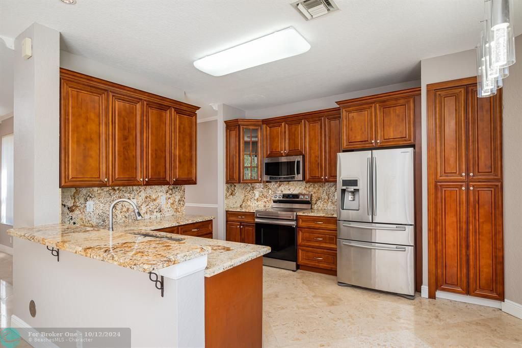 Active With Contract: $3,800 (3 beds, 2 baths, 1881 Square Feet)