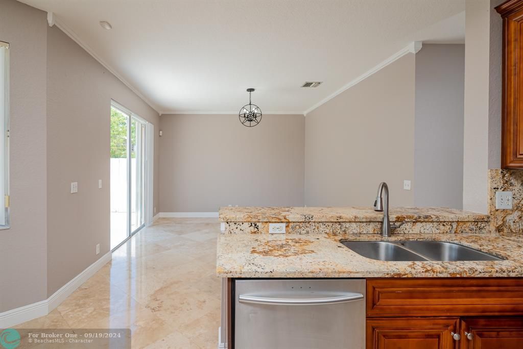 Active With Contract: $3,800 (3 beds, 2 baths, 1881 Square Feet)