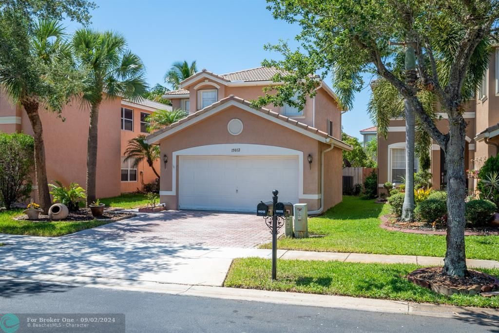 Active With Contract: $3,800 (3 beds, 2 baths, 1881 Square Feet)