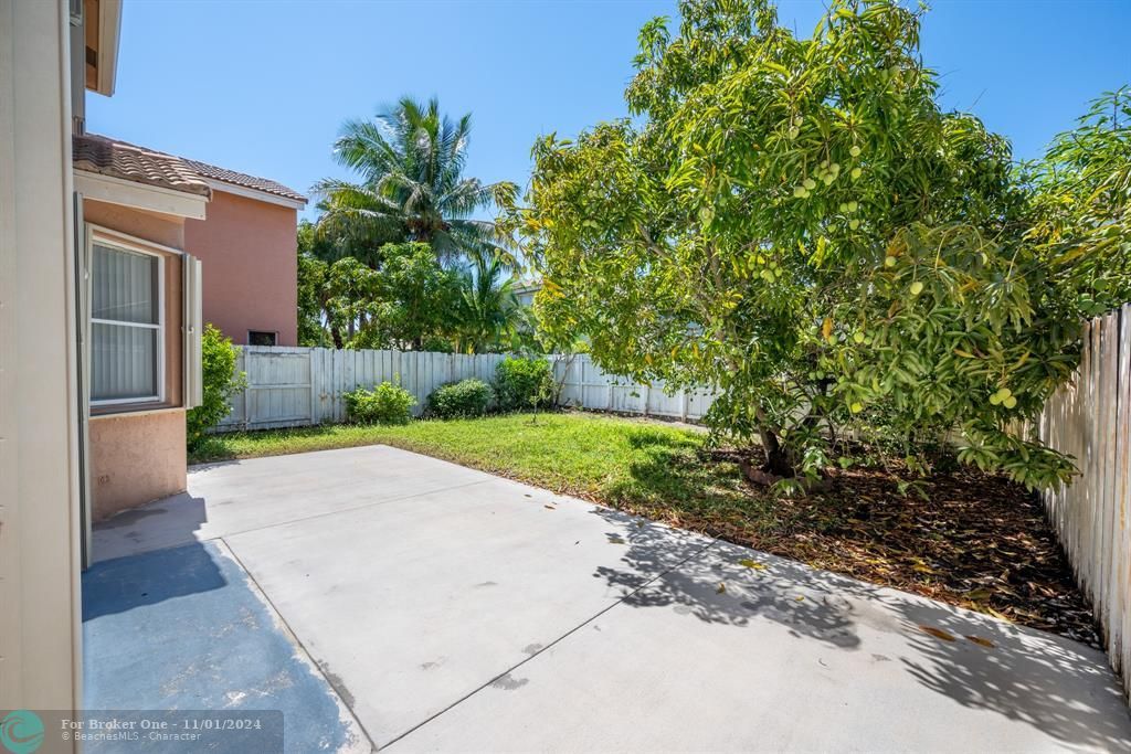 Active With Contract: $3,800 (3 beds, 2 baths, 1881 Square Feet)