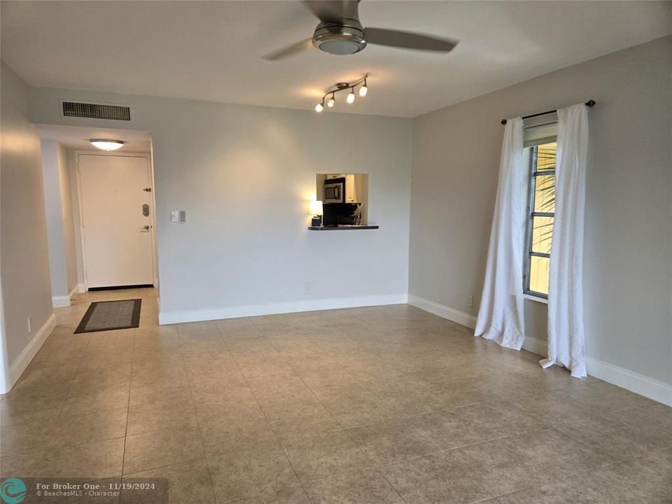 For Rent: $1,975 (1 beds, 1 baths, 689 Square Feet)