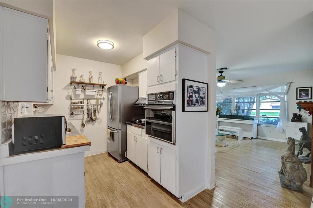 For Sale: $570,000 (2 beds, 1 baths, 1315 Square Feet)