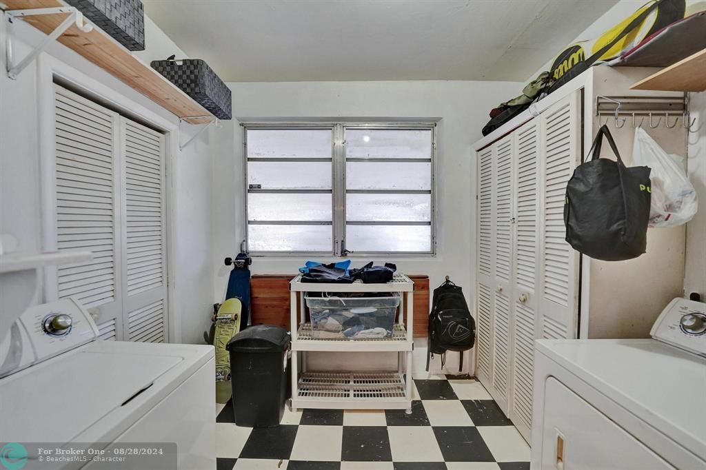 For Sale: $570,000 (2 beds, 1 baths, 1315 Square Feet)