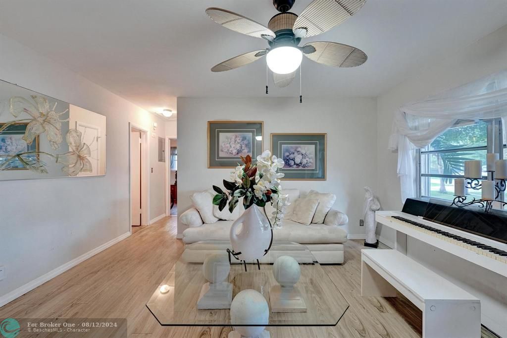 For Sale: $570,000 (2 beds, 1 baths, 1315 Square Feet)