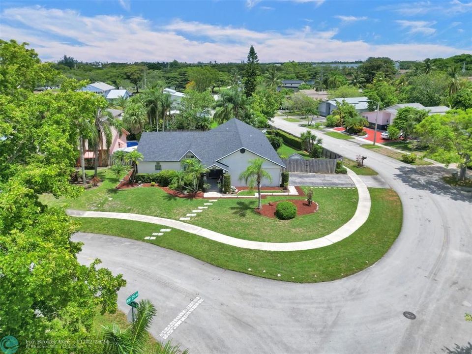 Active With Contract: $659,900 (3 beds, 2 baths, 2340 Square Feet)