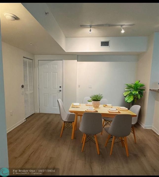 For Rent: $2,600 (2 beds, 2 baths, 1120 Square Feet)