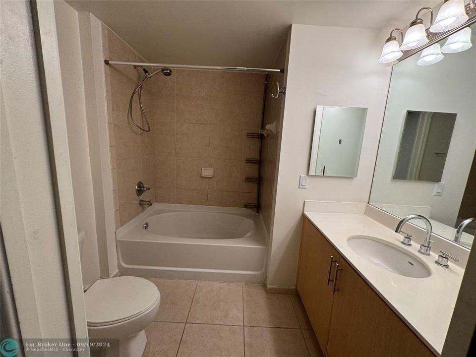 For Rent: $2,600 (2 beds, 2 baths, 1120 Square Feet)