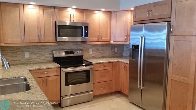 Recently Rented: $3,200 (1 beds, 1 baths, 1088 Square Feet)