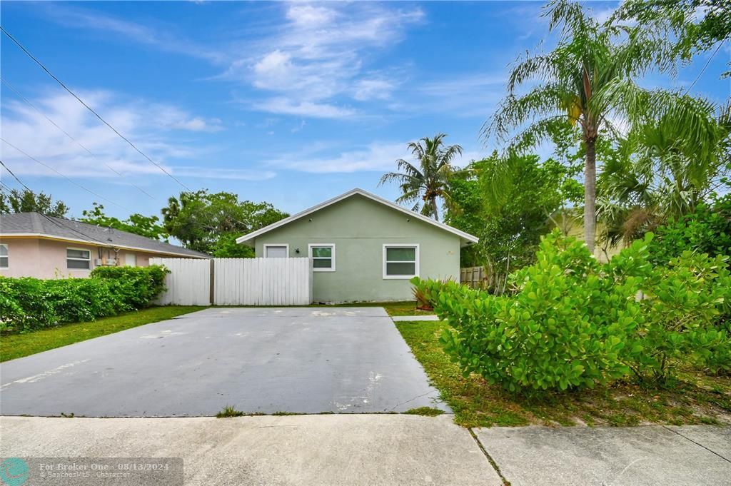 Recently Sold: $435,000 (3 beds, 2 baths, 1456 Square Feet)