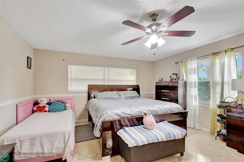 For Sale: $449,000 (3 beds, 2 baths, 1456 Square Feet)