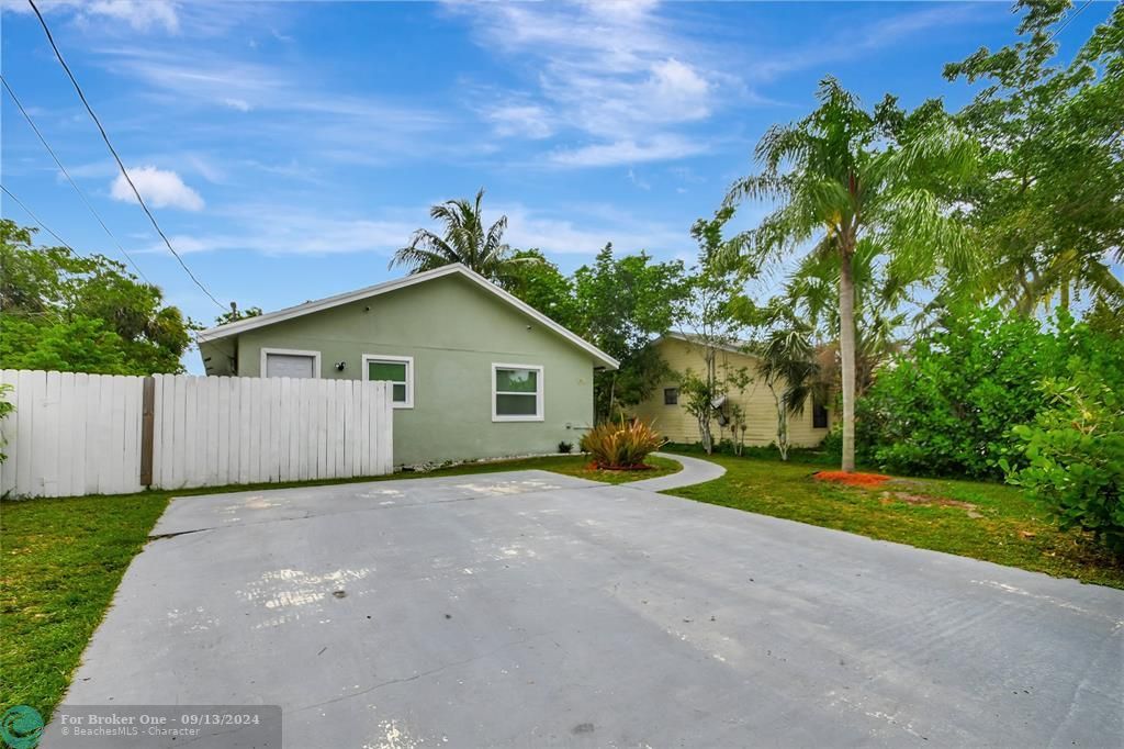 Recently Sold: $435,000 (3 beds, 2 baths, 1456 Square Feet)