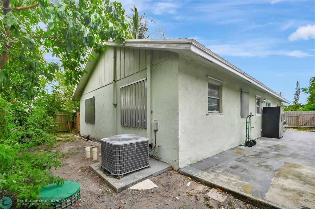 For Sale: $449,000 (3 beds, 2 baths, 1456 Square Feet)
