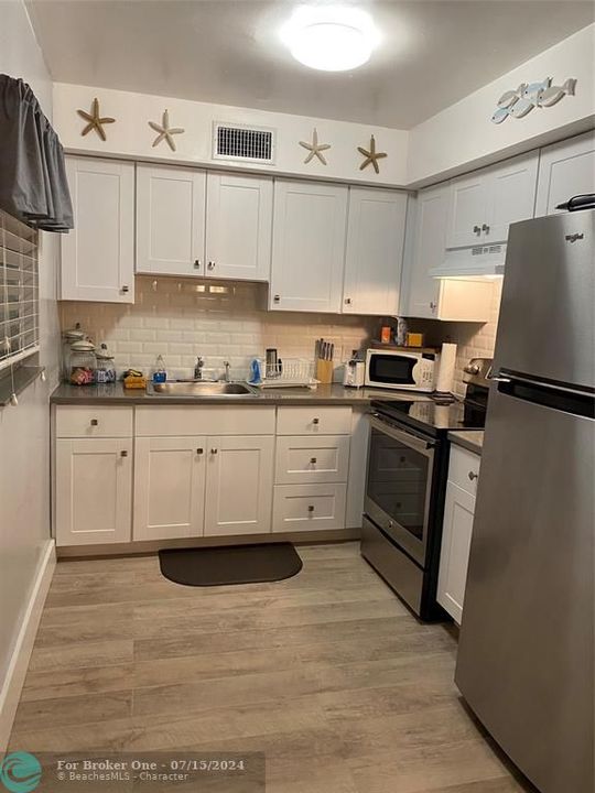 For Rent: $2,500 (2 beds, 2 baths, 883 Square Feet)