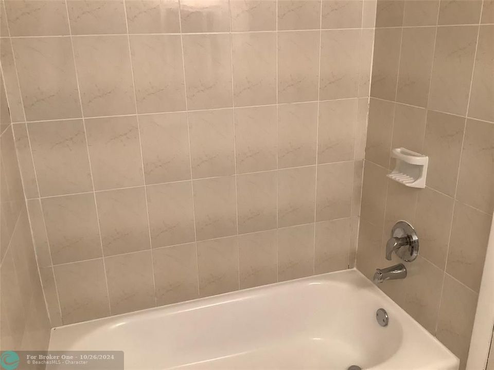 For Rent: $1,825 (1 beds, 1 baths, 700 Square Feet)