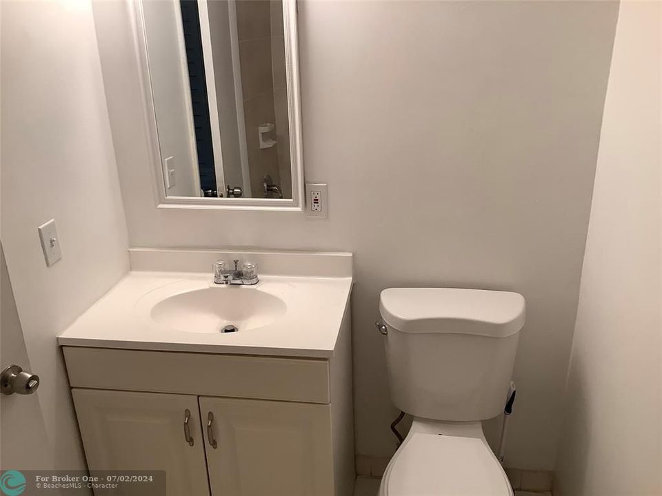 For Rent: $1,825 (1 beds, 1 baths, 700 Square Feet)