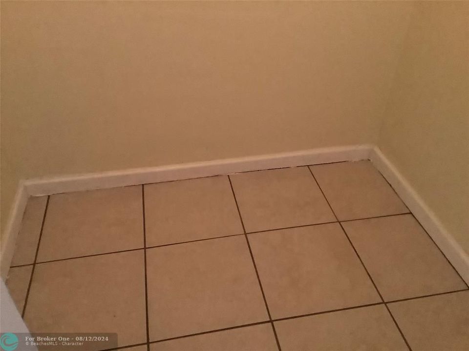 For Rent: $1,825 (1 beds, 1 baths, 700 Square Feet)