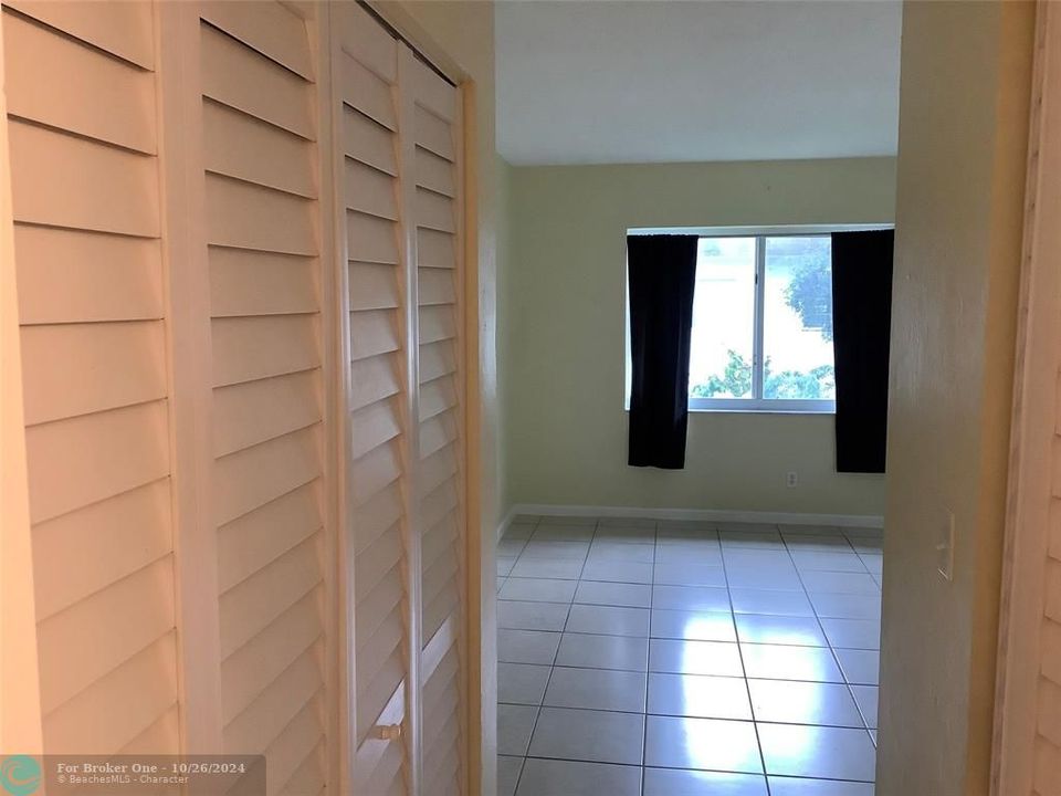 For Rent: $1,825 (1 beds, 1 baths, 700 Square Feet)