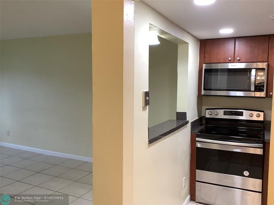 For Rent: $1,825 (1 beds, 1 baths, 700 Square Feet)