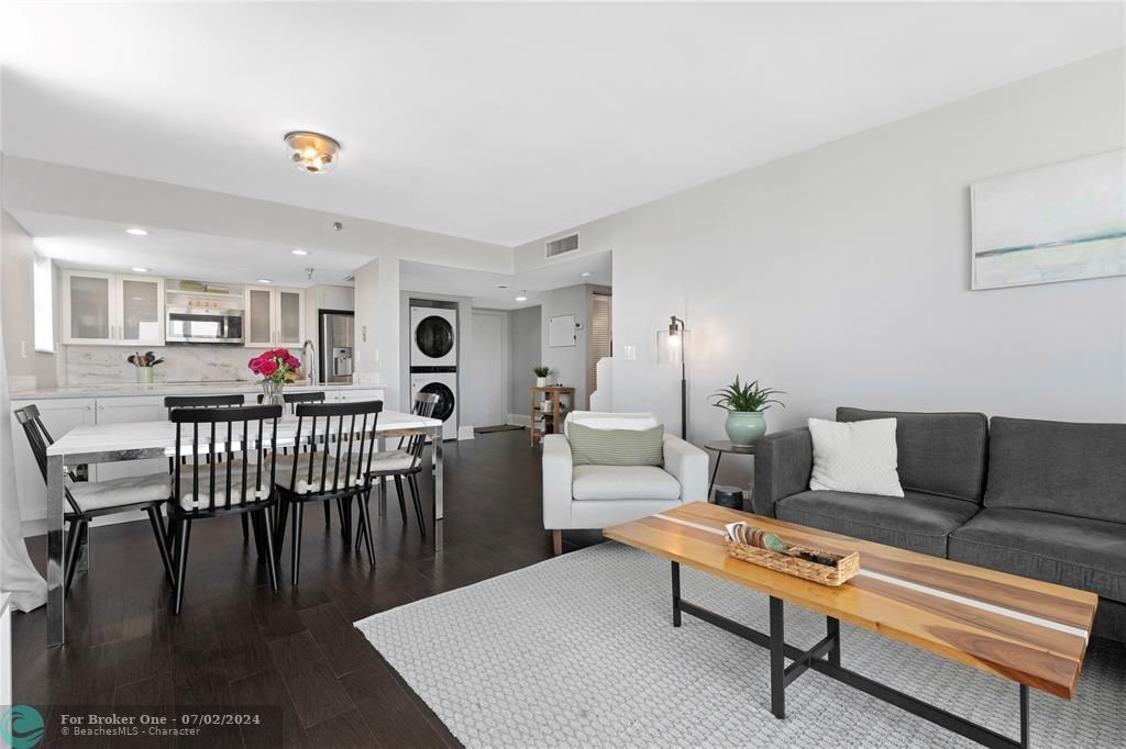 For Sale: $600,000 (2 beds, 2 baths, 1263 Square Feet)