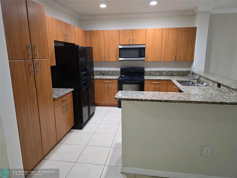 For Rent: $2,500 (3 beds, 2 baths, 1705 Square Feet)