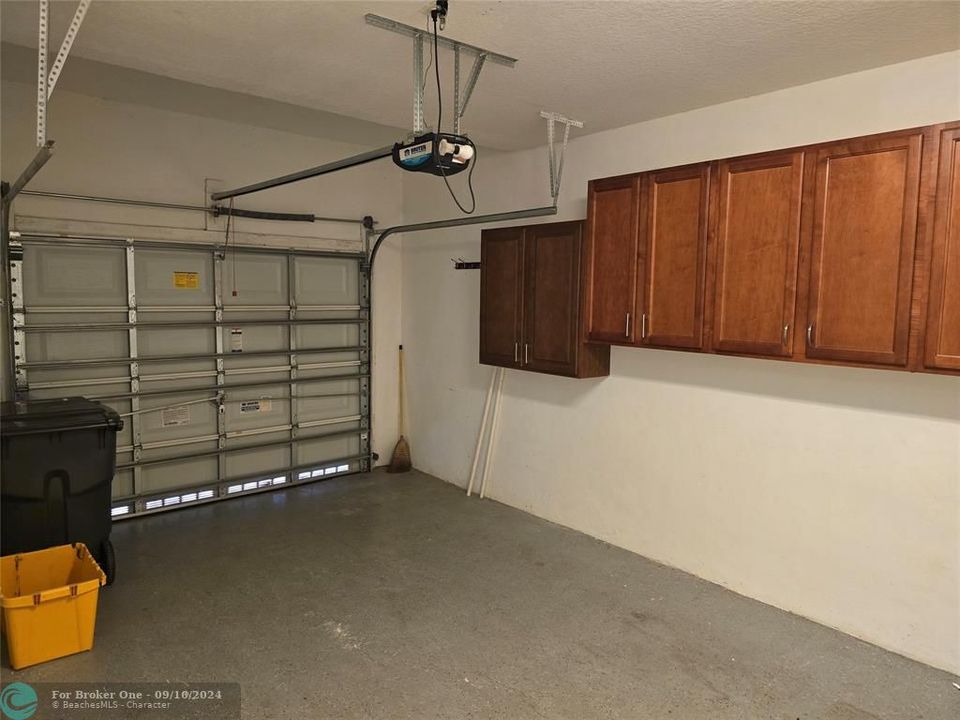 For Rent: $2,500 (3 beds, 2 baths, 1705 Square Feet)