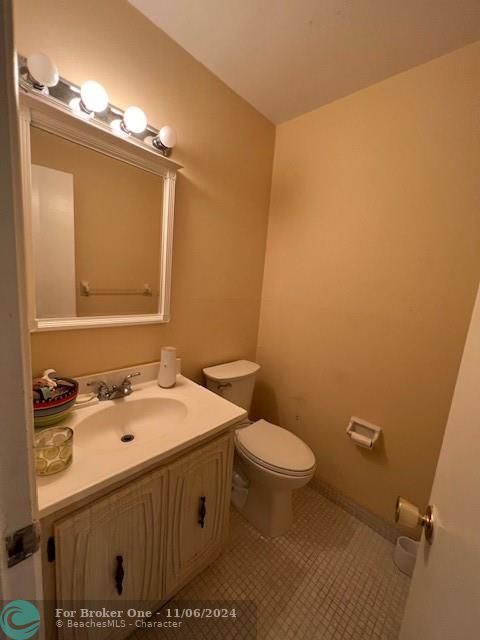 Active With Contract: $1,600 (1 beds, 1 baths, 1122 Square Feet)