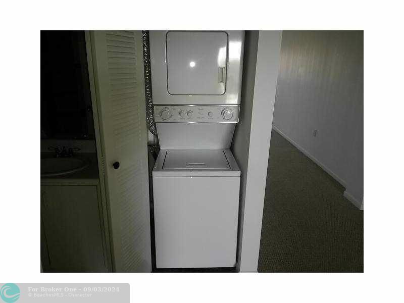 For Rent: $1,600 (1 beds, 1 baths, 940 Square Feet)