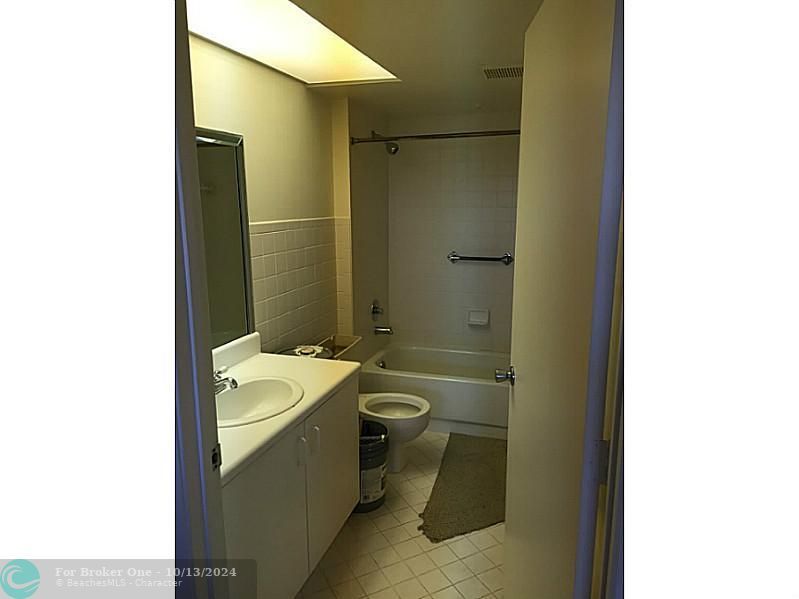 Recently Rented: $1,600 (1 beds, 1 baths, 940 Square Feet)