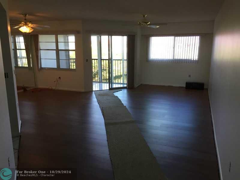 Recently Rented: $1,600 (1 beds, 1 baths, 940 Square Feet)