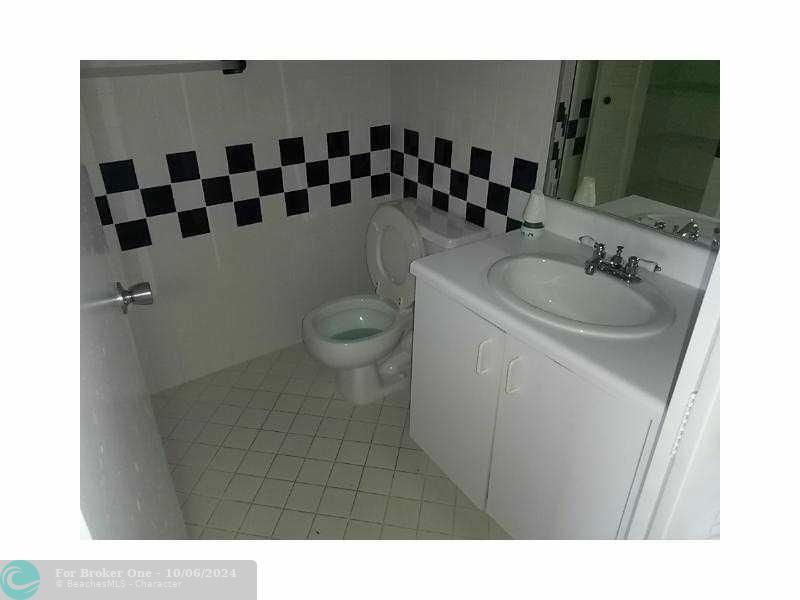 For Rent: $1,600 (1 beds, 1 baths, 940 Square Feet)