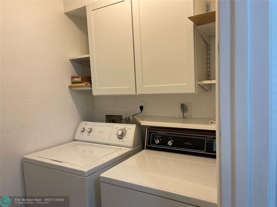 Active With Contract: $249,000 (2 beds, 1 baths, 950 Square Feet)