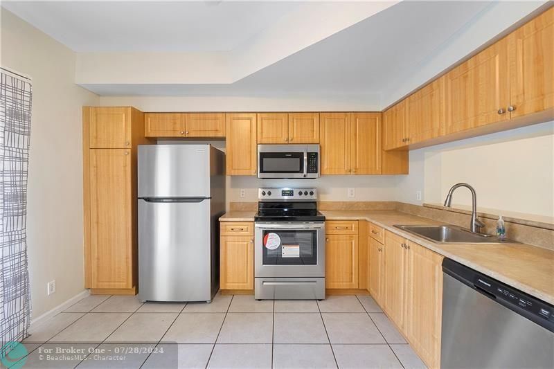For Rent: $2,900 (3 beds, 2 baths, 1320 Square Feet)
