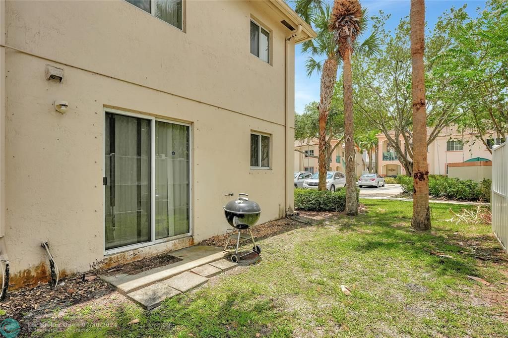 For Sale: $334,000 (3 beds, 2 baths, 1024 Square Feet)