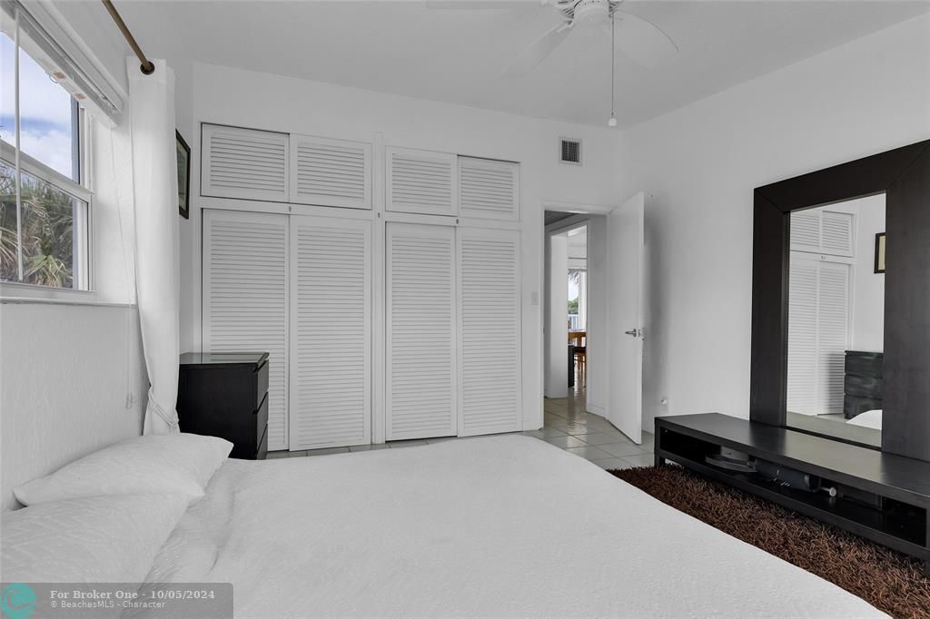 For Sale: $368,000 (1 beds, 1 baths, 850 Square Feet)