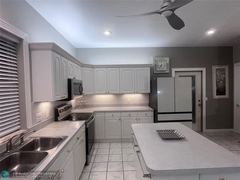 For Rent: $5,450 (2 beds, 2 baths, 2452 Square Feet)