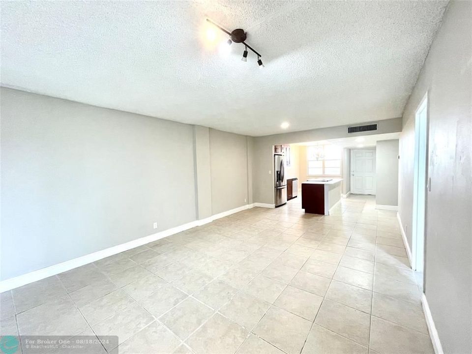 For Sale: $118,000 (2 beds, 2 baths, 960 Square Feet)