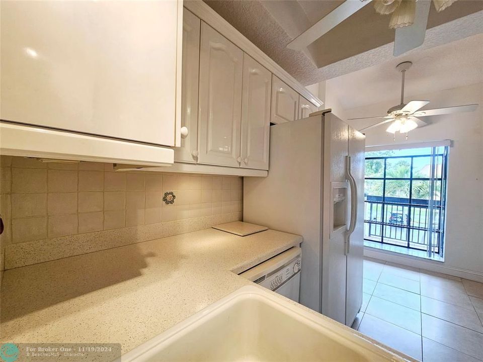 For Sale: $240,000 (1 beds, 2 baths, 1150 Square Feet)