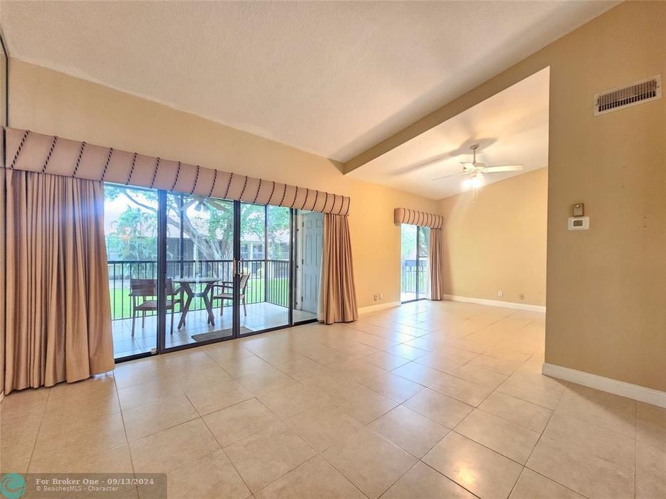 For Sale: $240,000 (1 beds, 2 baths, 1150 Square Feet)