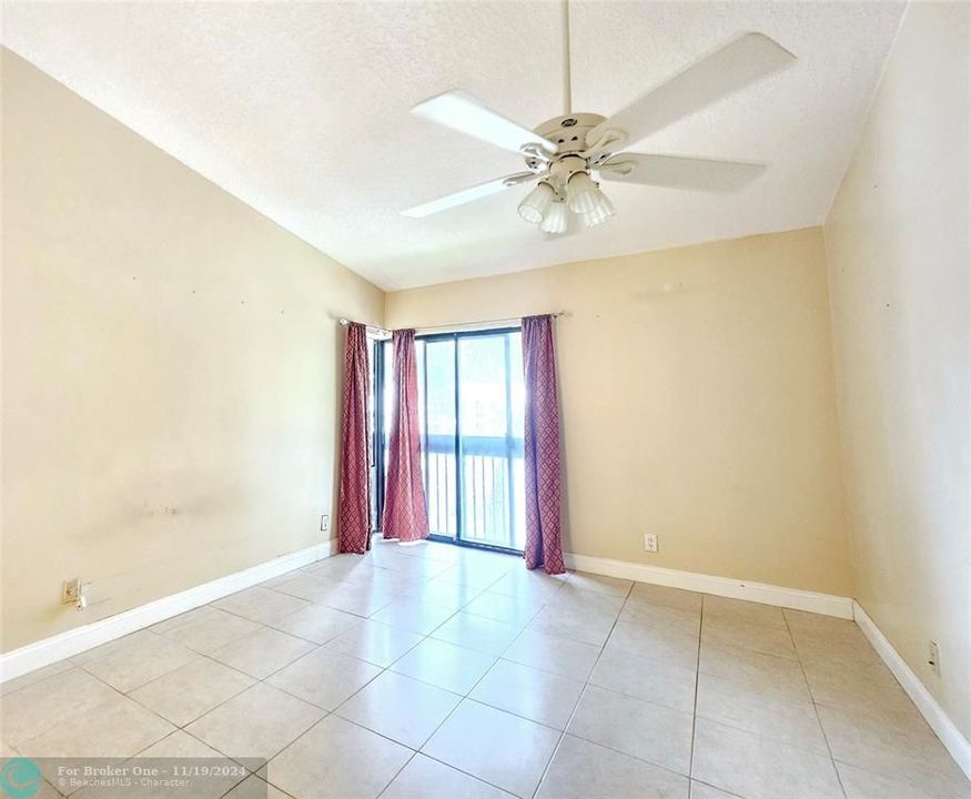 For Sale: $240,000 (1 beds, 2 baths, 1150 Square Feet)