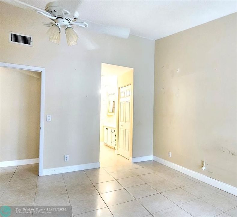 For Sale: $240,000 (1 beds, 2 baths, 1150 Square Feet)