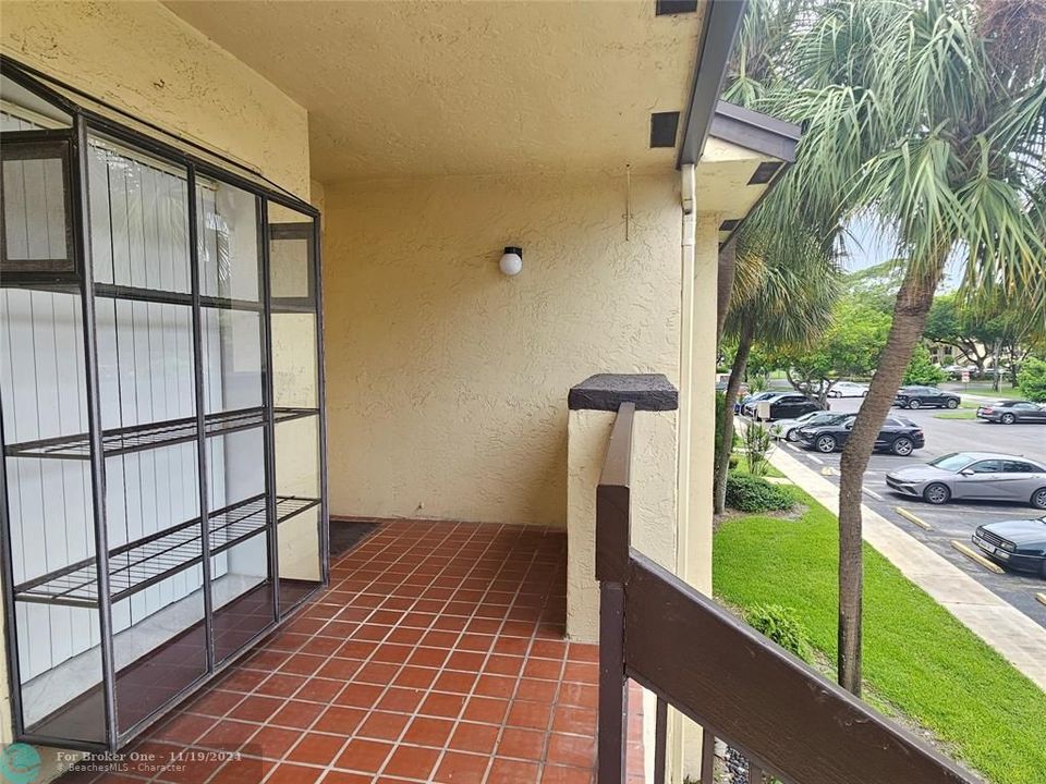 For Sale: $240,000 (1 beds, 2 baths, 1150 Square Feet)