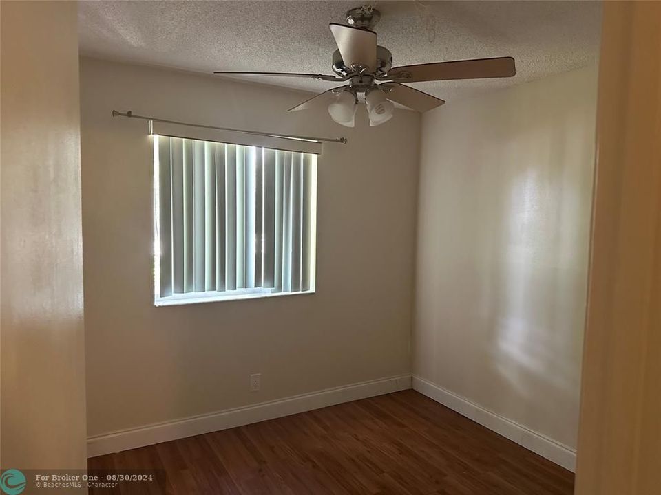 For Sale: $243,000 (2 beds, 1 baths, 1070 Square Feet)