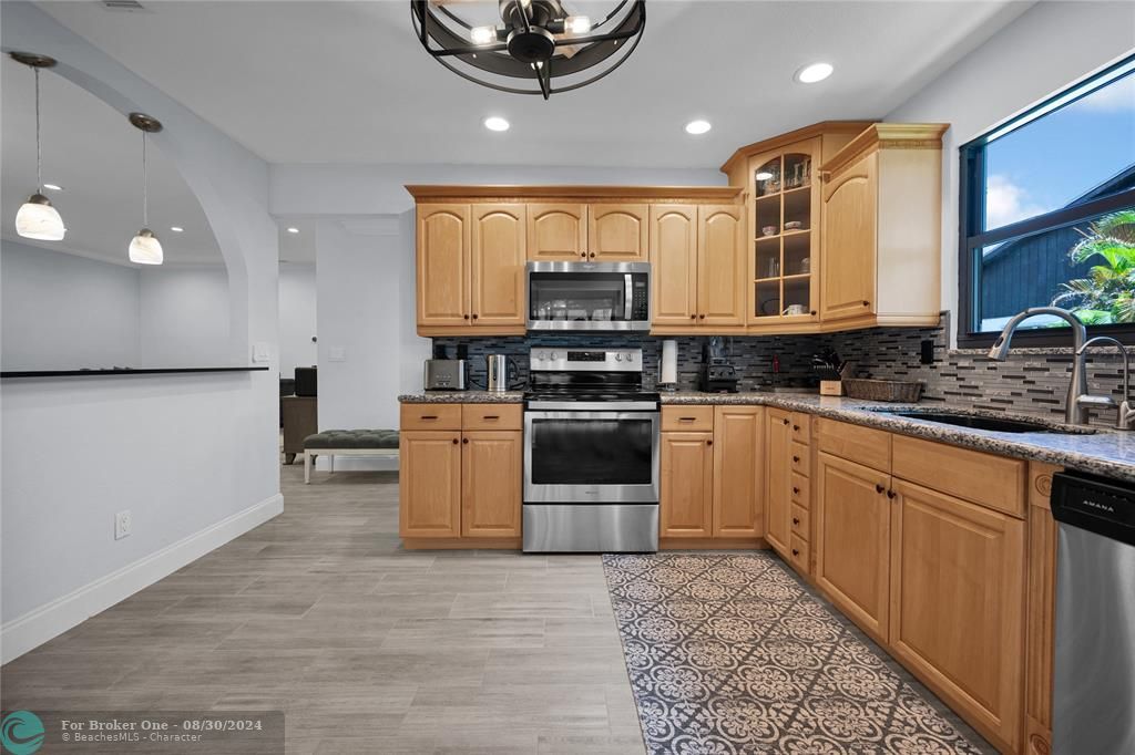 For Sale: $489,900 (2 beds, 2 baths, 1439 Square Feet)