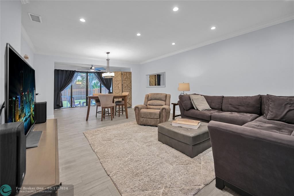 For Sale: $489,900 (2 beds, 2 baths, 1439 Square Feet)