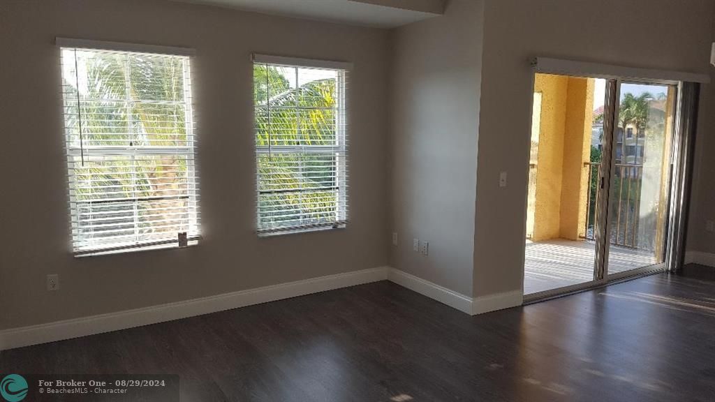 Recently Rented: $1,815 (1 beds, 1 baths, 760 Square Feet)