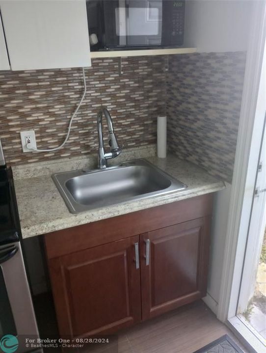 For Rent: $1,300 (1 beds, 1 baths, 1658 Square Feet)