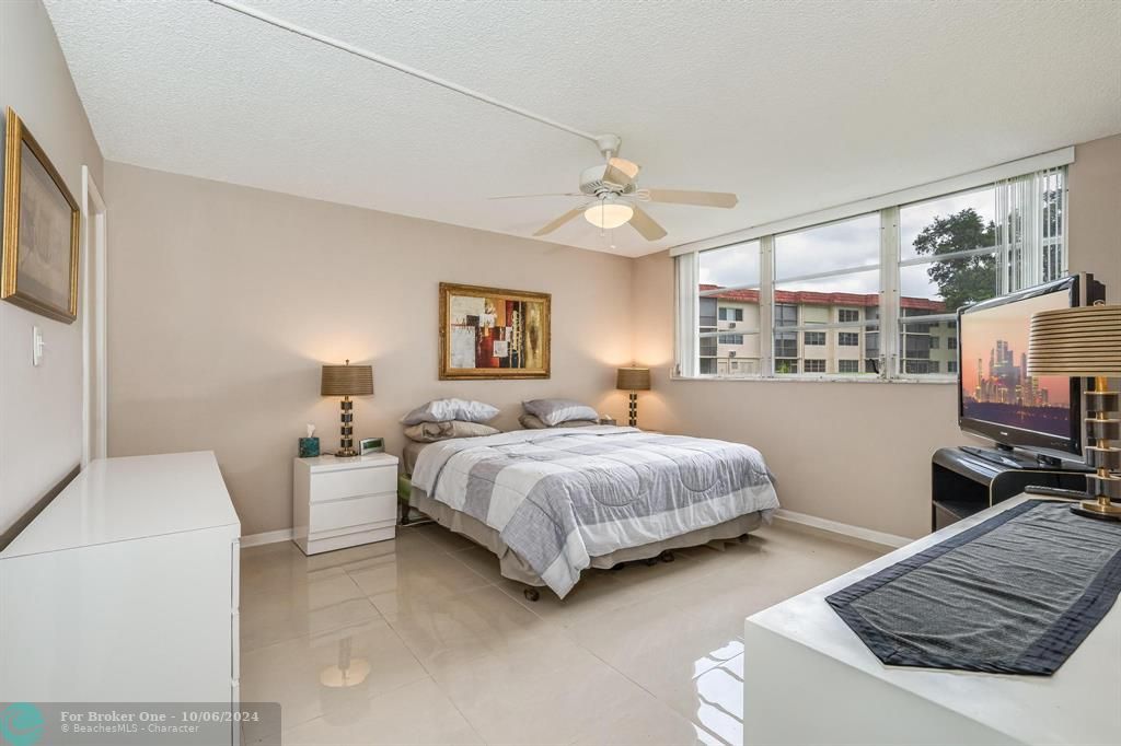 For Sale: $214,800 (2 beds, 2 baths, 1170 Square Feet)