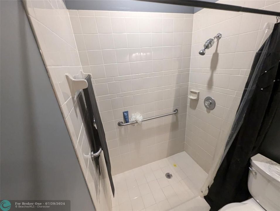 出租: $3,200 (3 贝兹, 3 浴室, 1604 平方英尺)