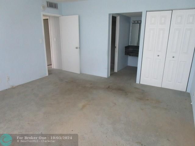 For Sale: $209,700 (2 beds, 2 baths, 1304 Square Feet)